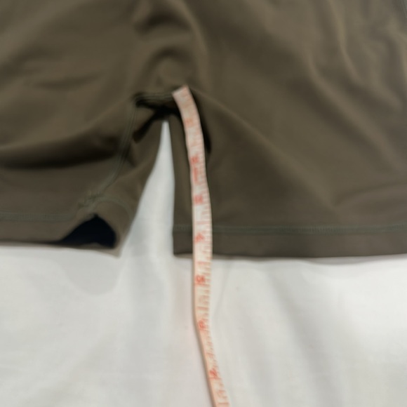 Yeoreo Shorts with Pockets - Olive Green - large- For Running & Yoga - Picture 7 of 9